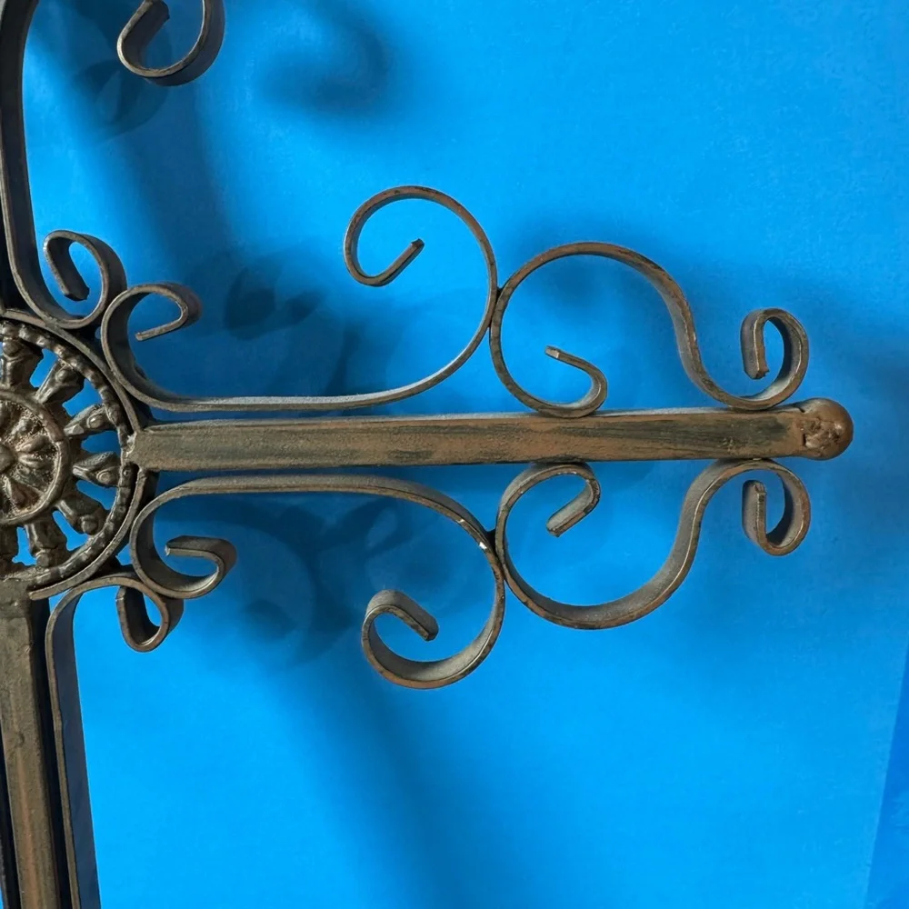 Elegant Vintage Rustic Metal Wall Cross Decor